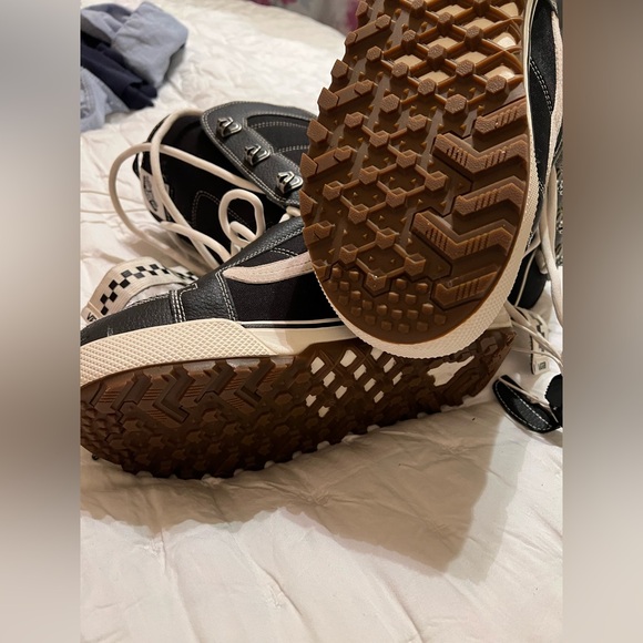 Vans men’s snowboard boots main image 9